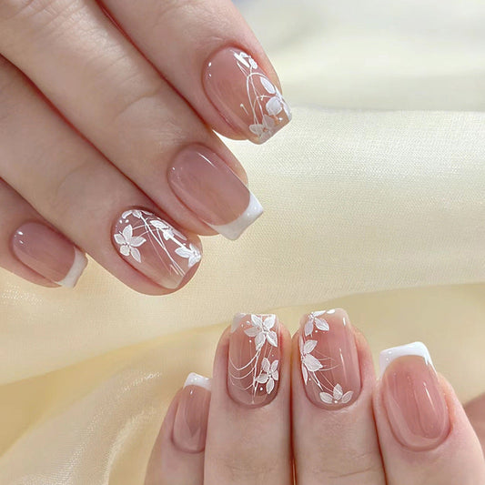 Simple short T-shirt pure girl white flower nail art cute sweet wearable false nail finished nail art WenstaUSA
